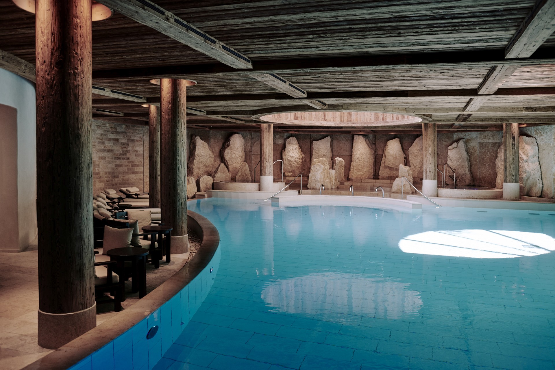 Spa Pool Bereich des Alpina Gstaad