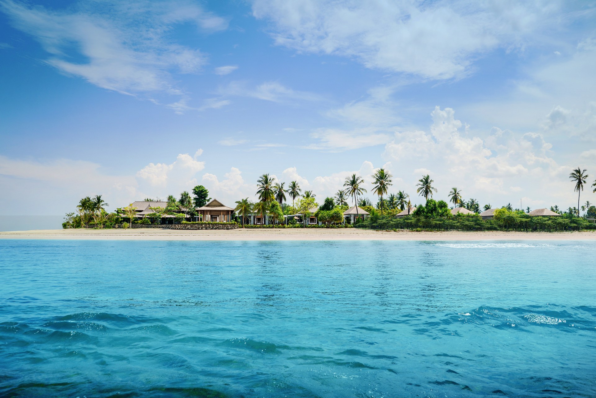 Ansicht des The Legian Lombok vom Wasser 