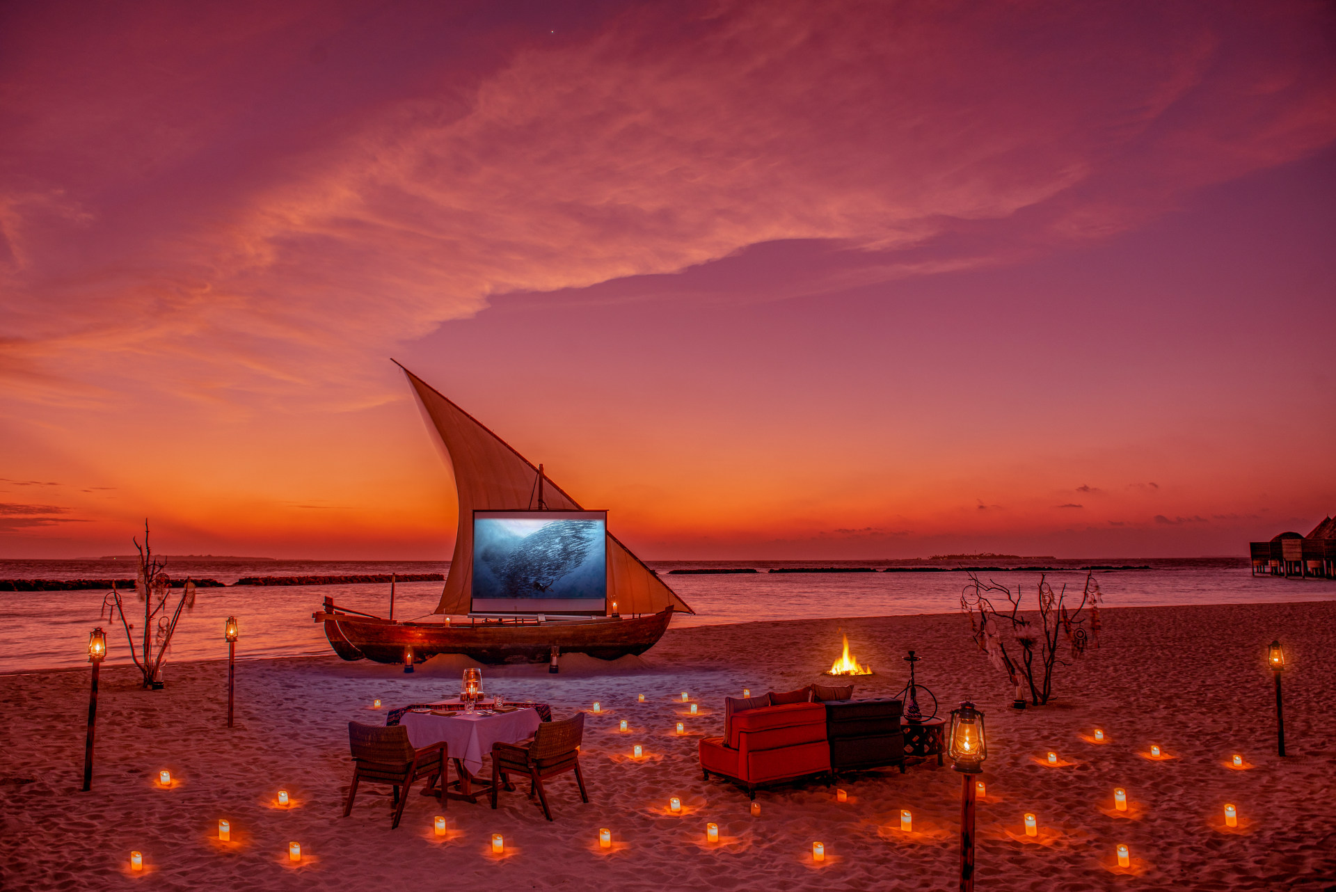 Kino am Strand von The Nautilus Maldives