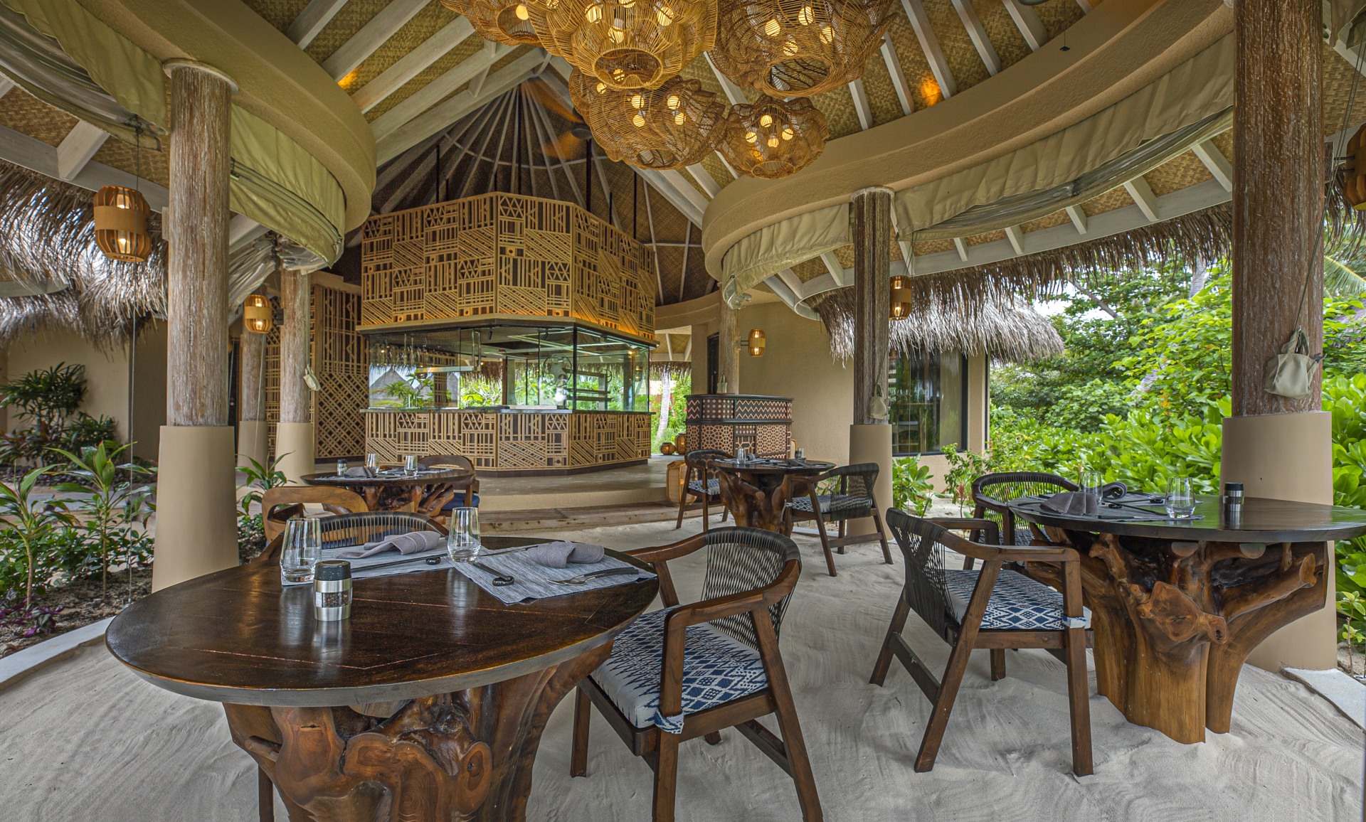 Interior Restaurant The Nautilus Maldives