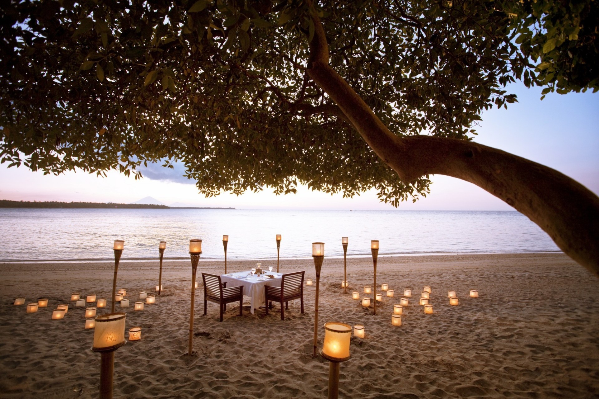 Privates Dinner Set-up am Strand