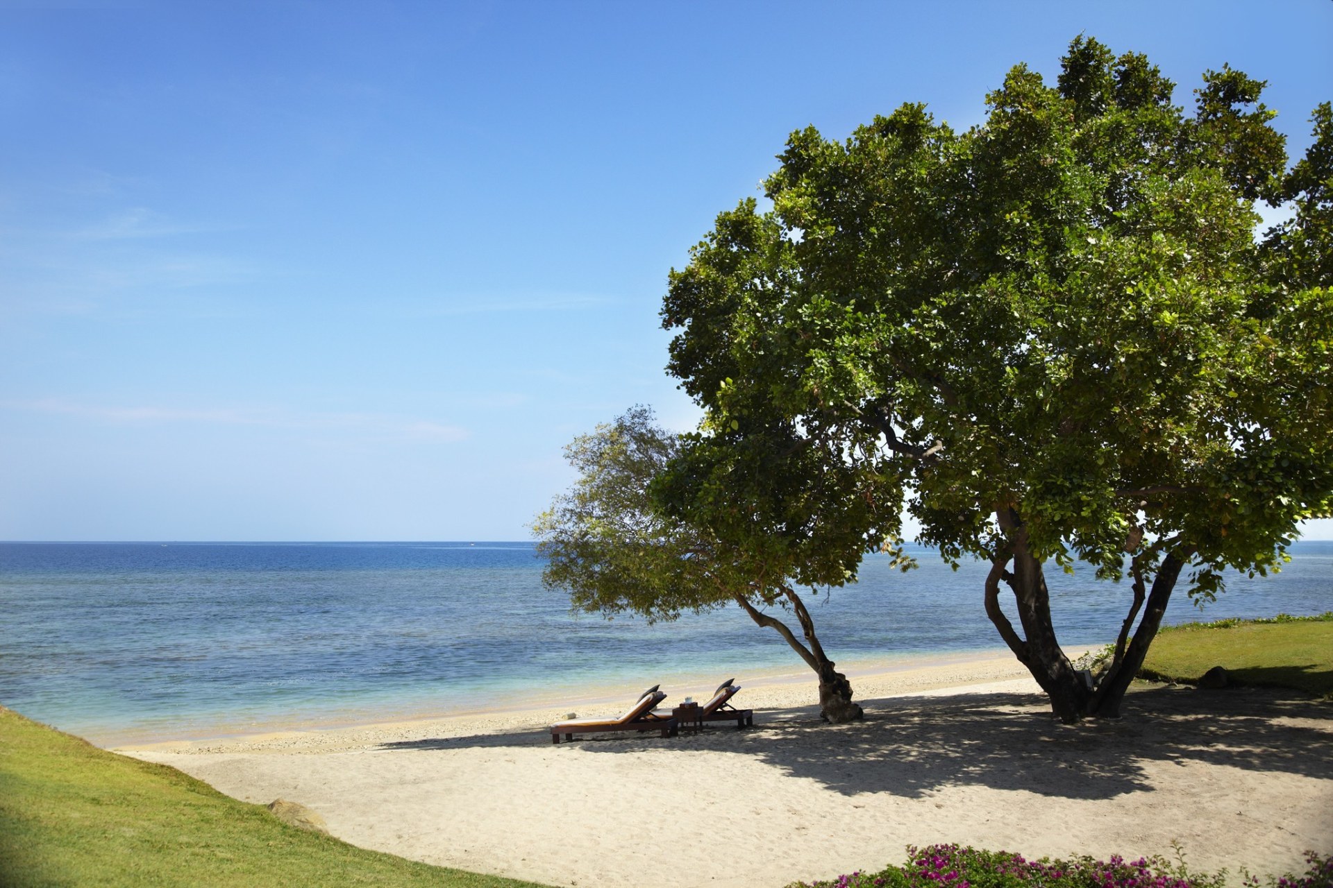 privater Strand des The Oberoi Lombok