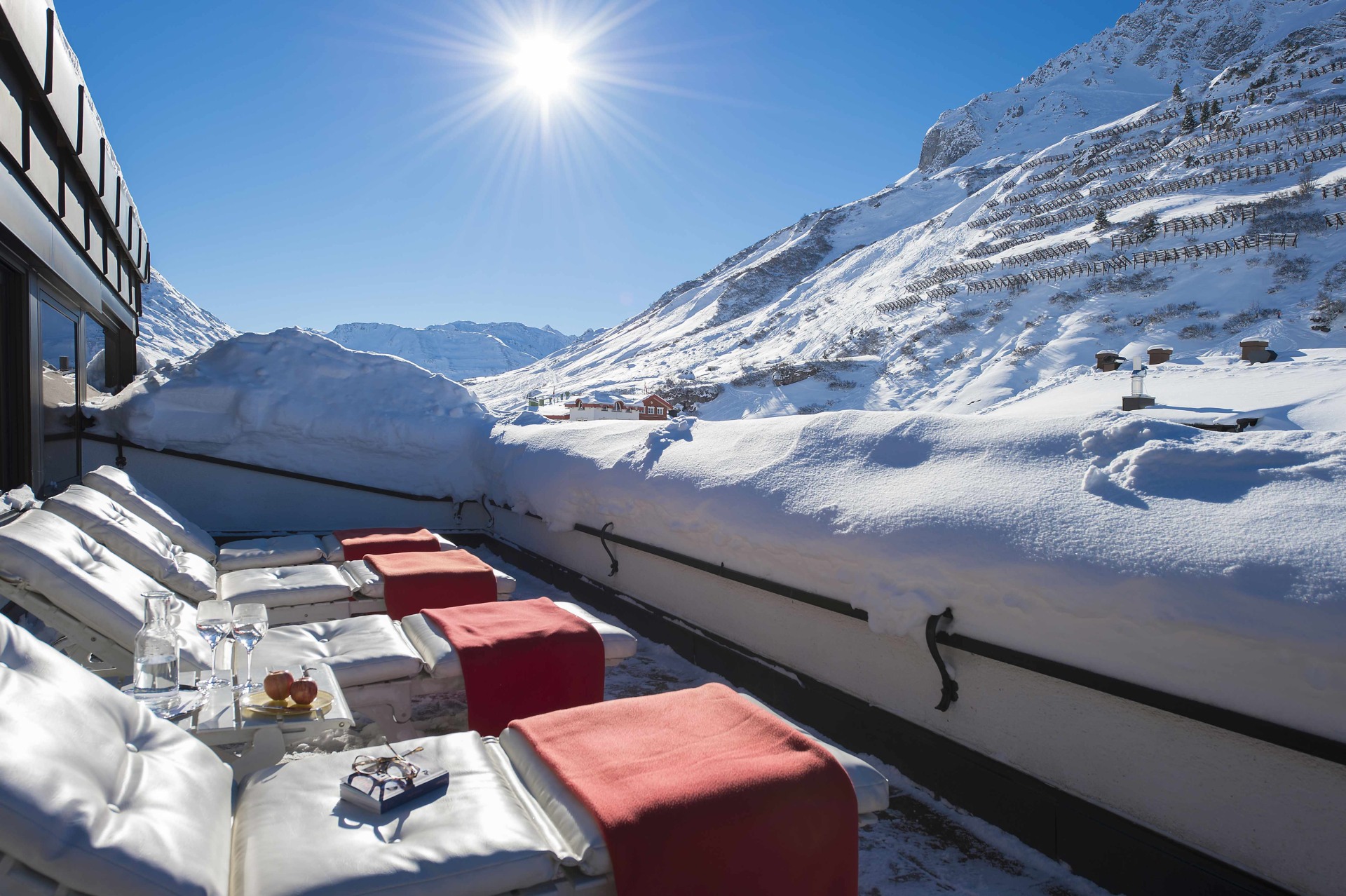 Dachterrasse mit Blick auf die Berge