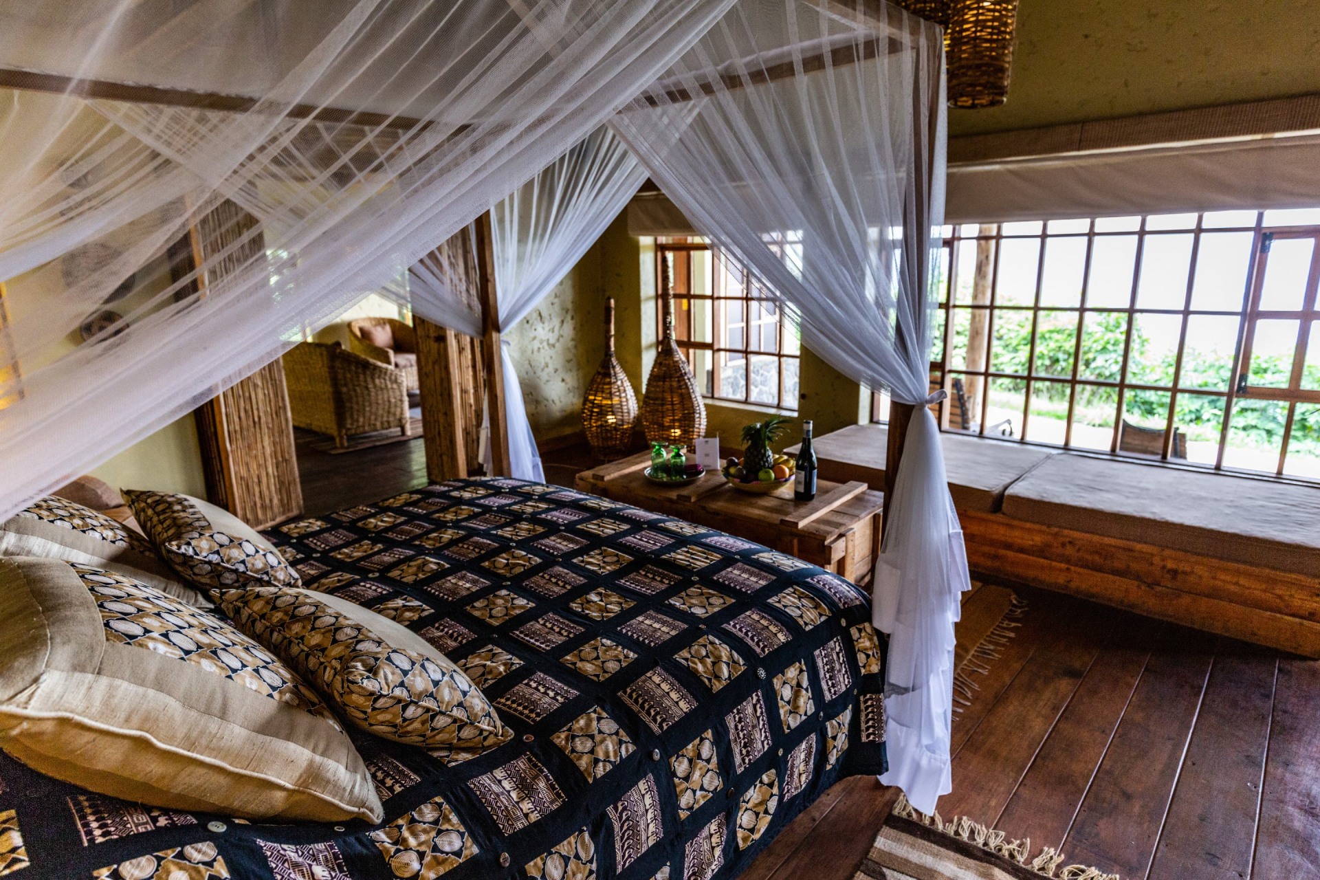 Schlafzimmer einer Banda in der Virunga Lodge