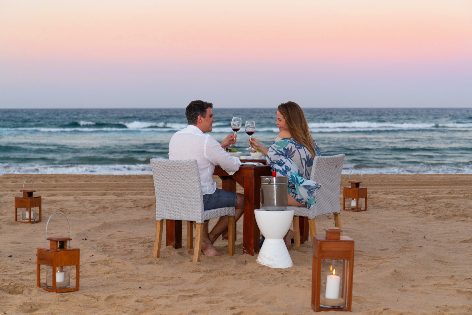 Abendessen am Strand des White Pearl Resort