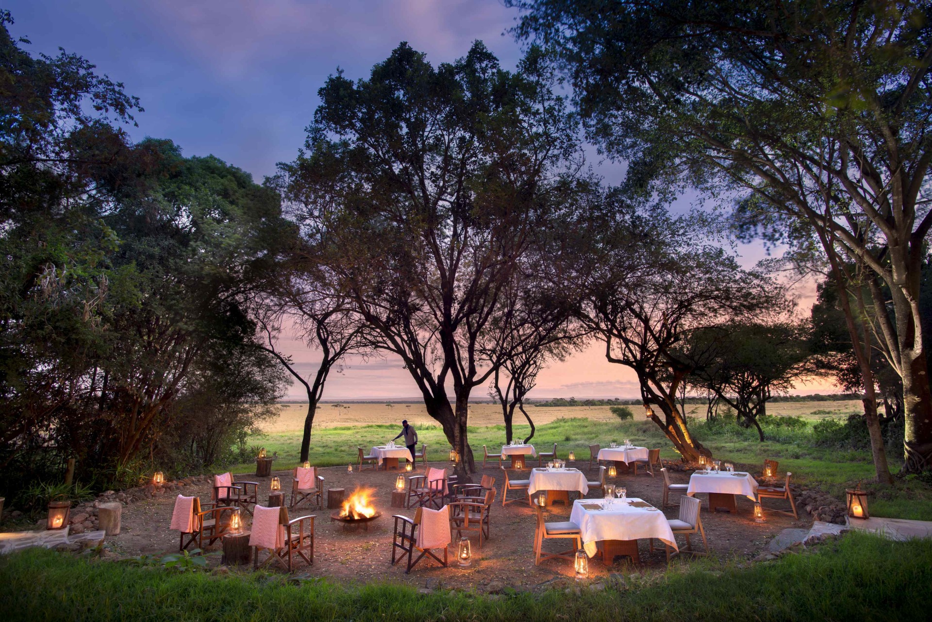 Abendessen mit Lagerfeuer im andBeyond Bateleur Camp