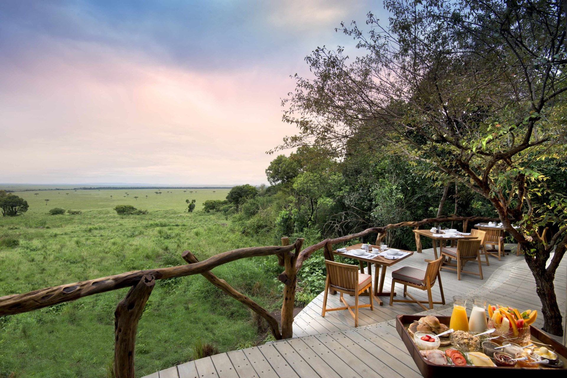 Veranda des andBeyond Bateleur Camp