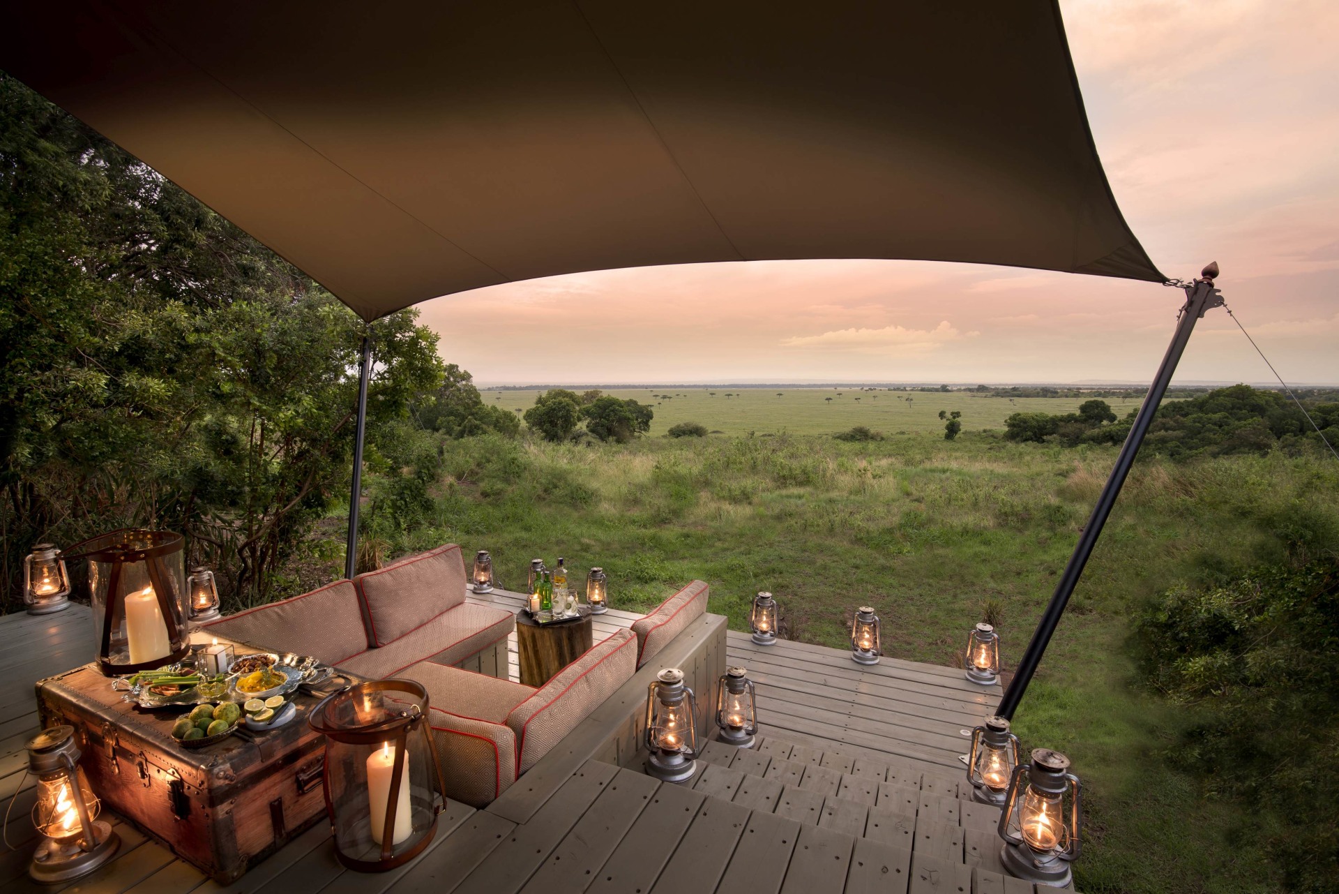 Veranda der Suite des andBeyond Bateleur Camp