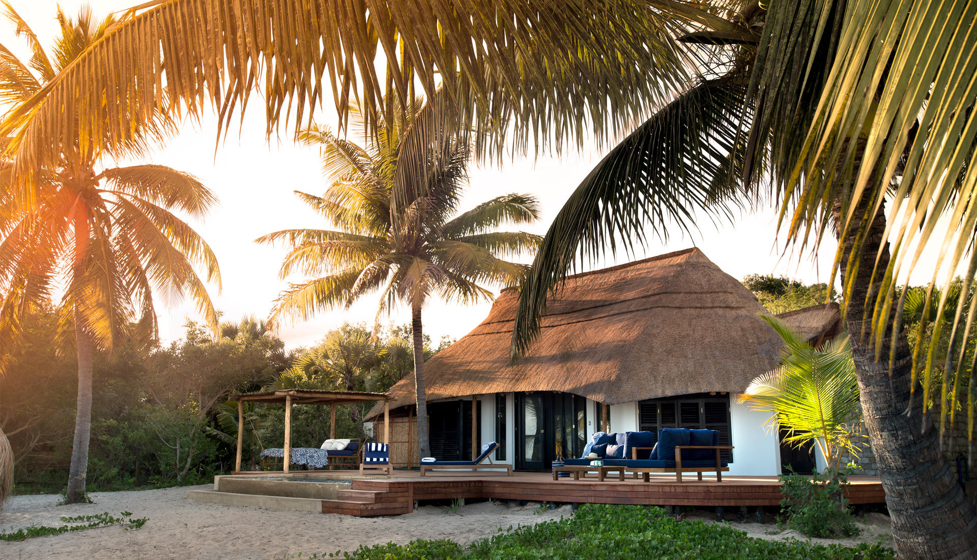 Aussenansicht einer Cottage im andBeyond Benguerra Island