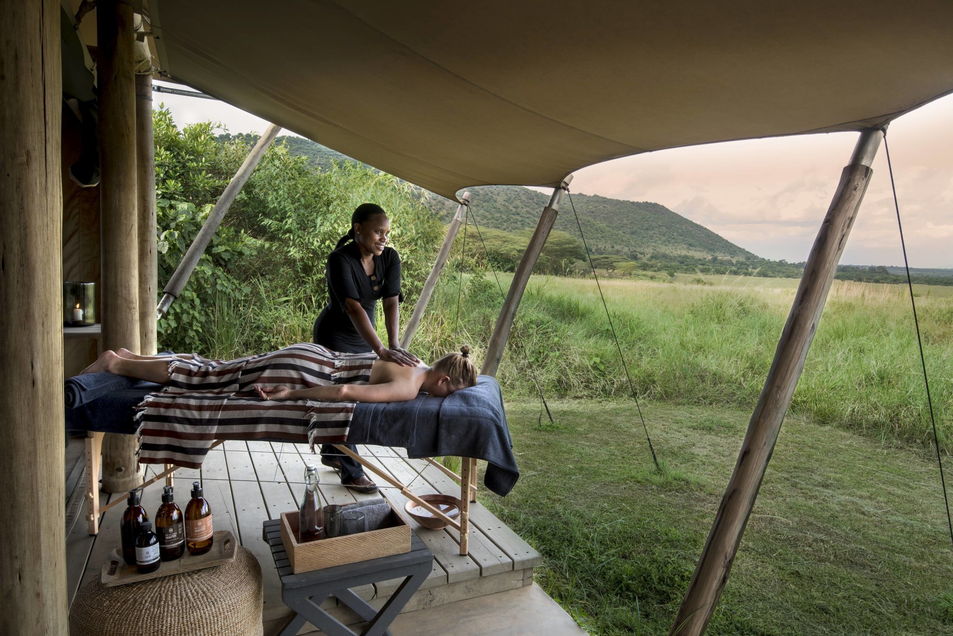 Massage auf der eigenen Veranda im andBeyond Kichwa Tembo