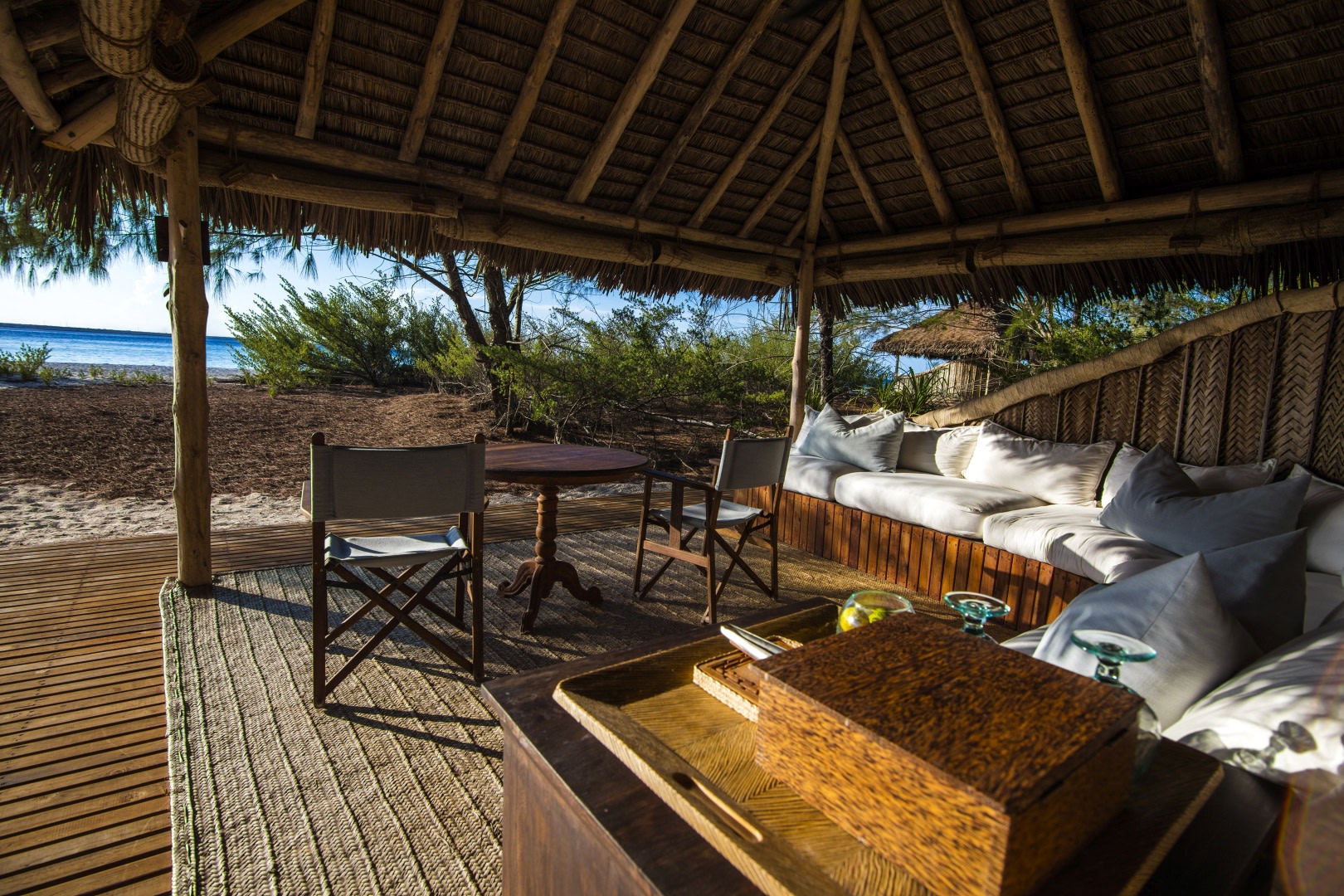 Private Veranda eines Bungalows im andBeyond Mnemba Island