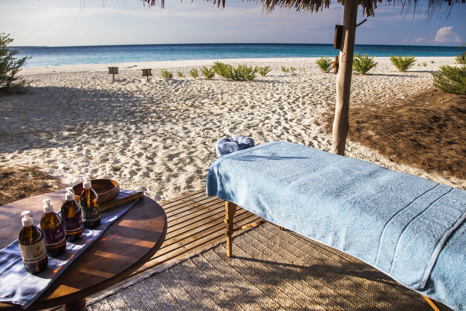 Massage am Strand von andBeyond Mnemba Island