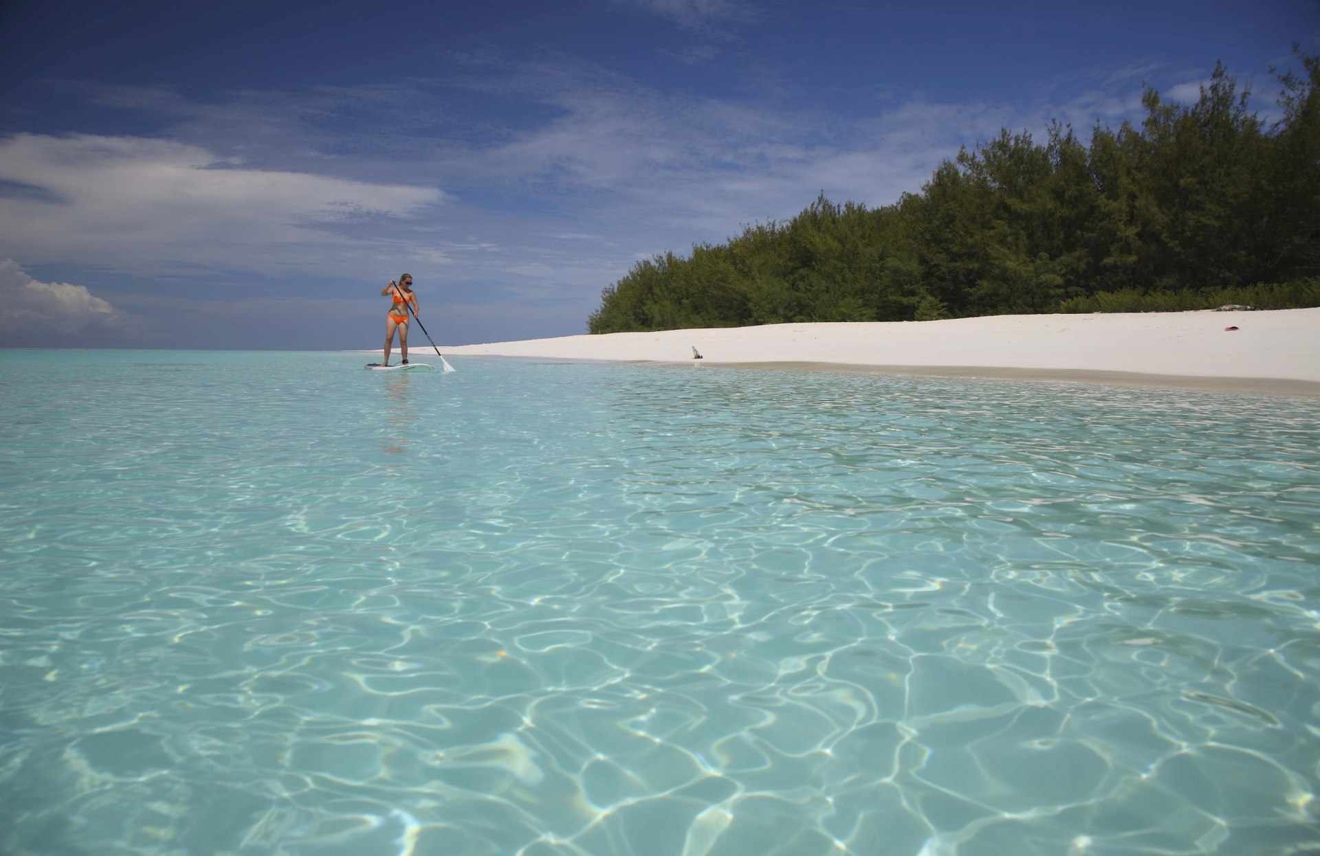 SUP am Strand von Mnemba Island
