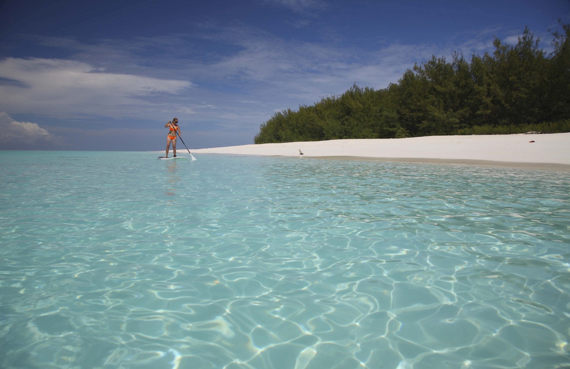 SUP am Strand von Mnemba Island