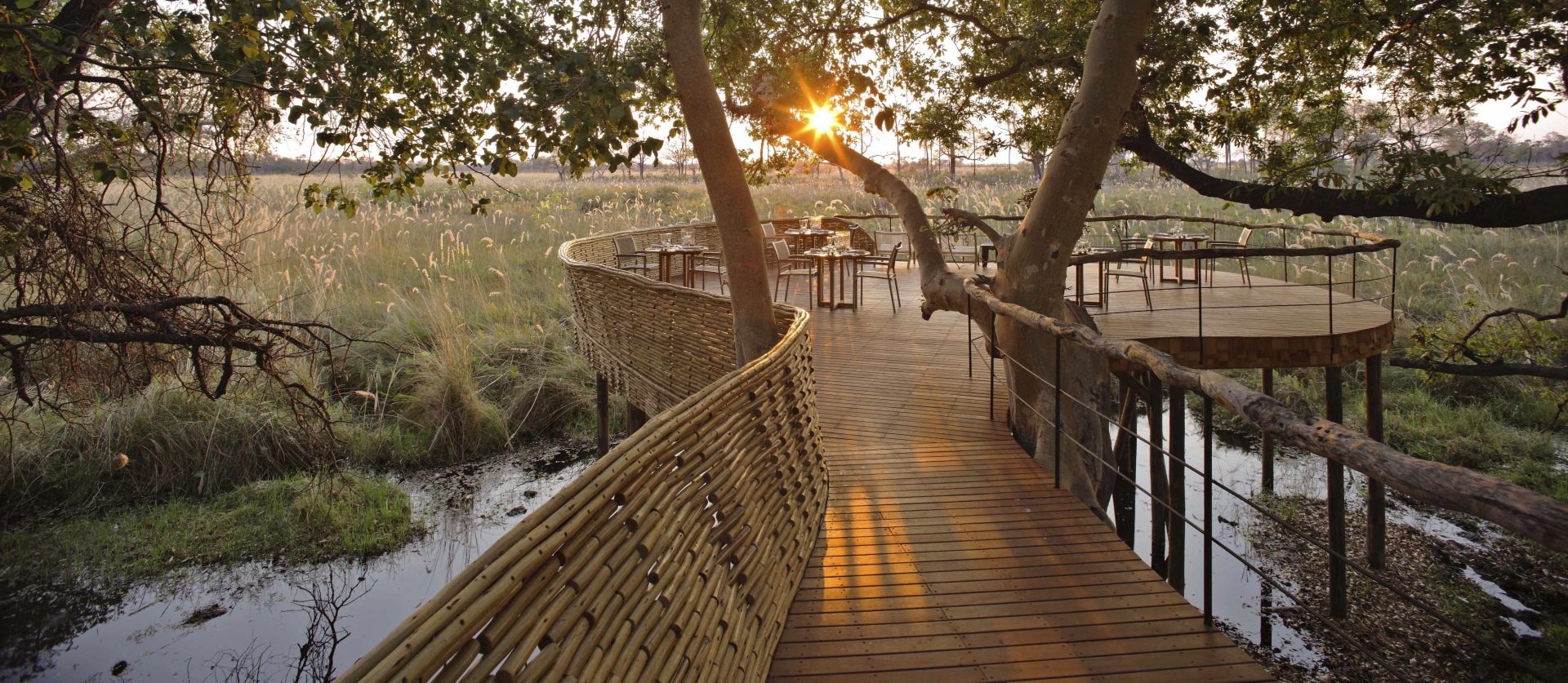 Aussichtsdeck der andBeyond Sandibe Okavango Safari Lodge