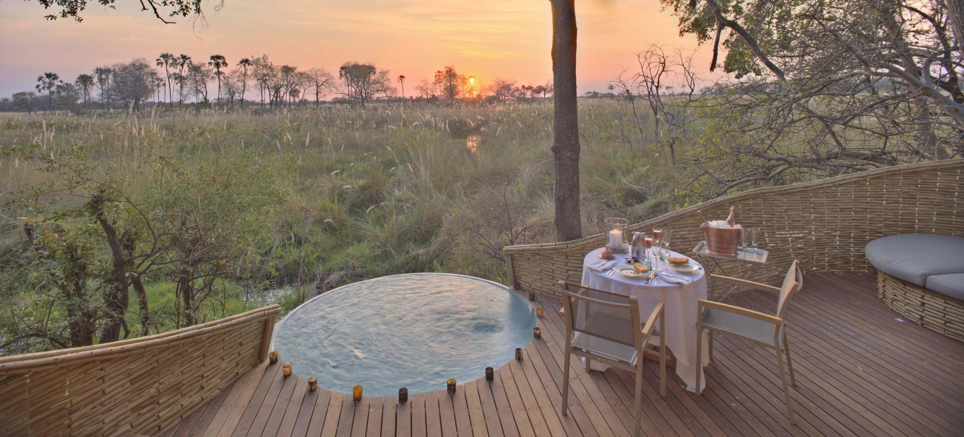 Aussicht von der Veranda der Suite im andBeyond Sandibe Okavango Safari Lodge