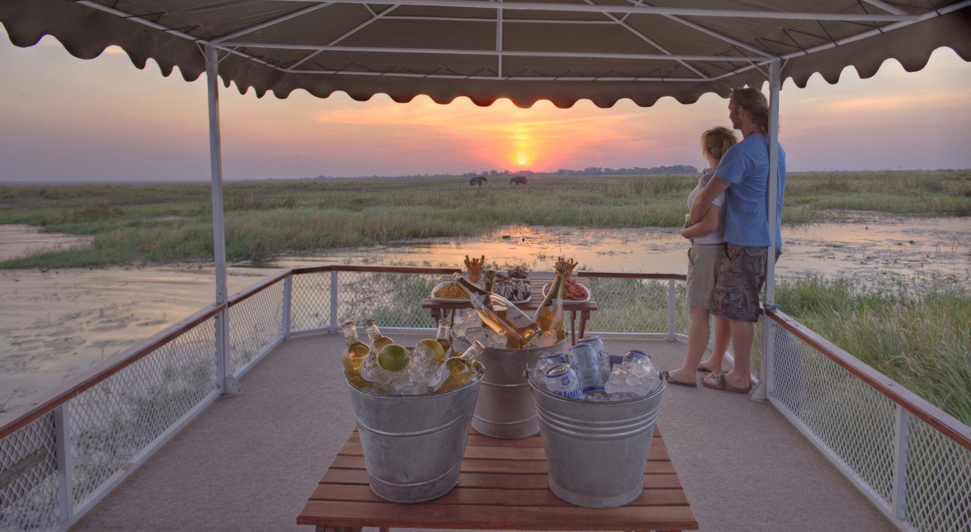 Boot Safari nahe dem andBeyond Chobe Under Canvas