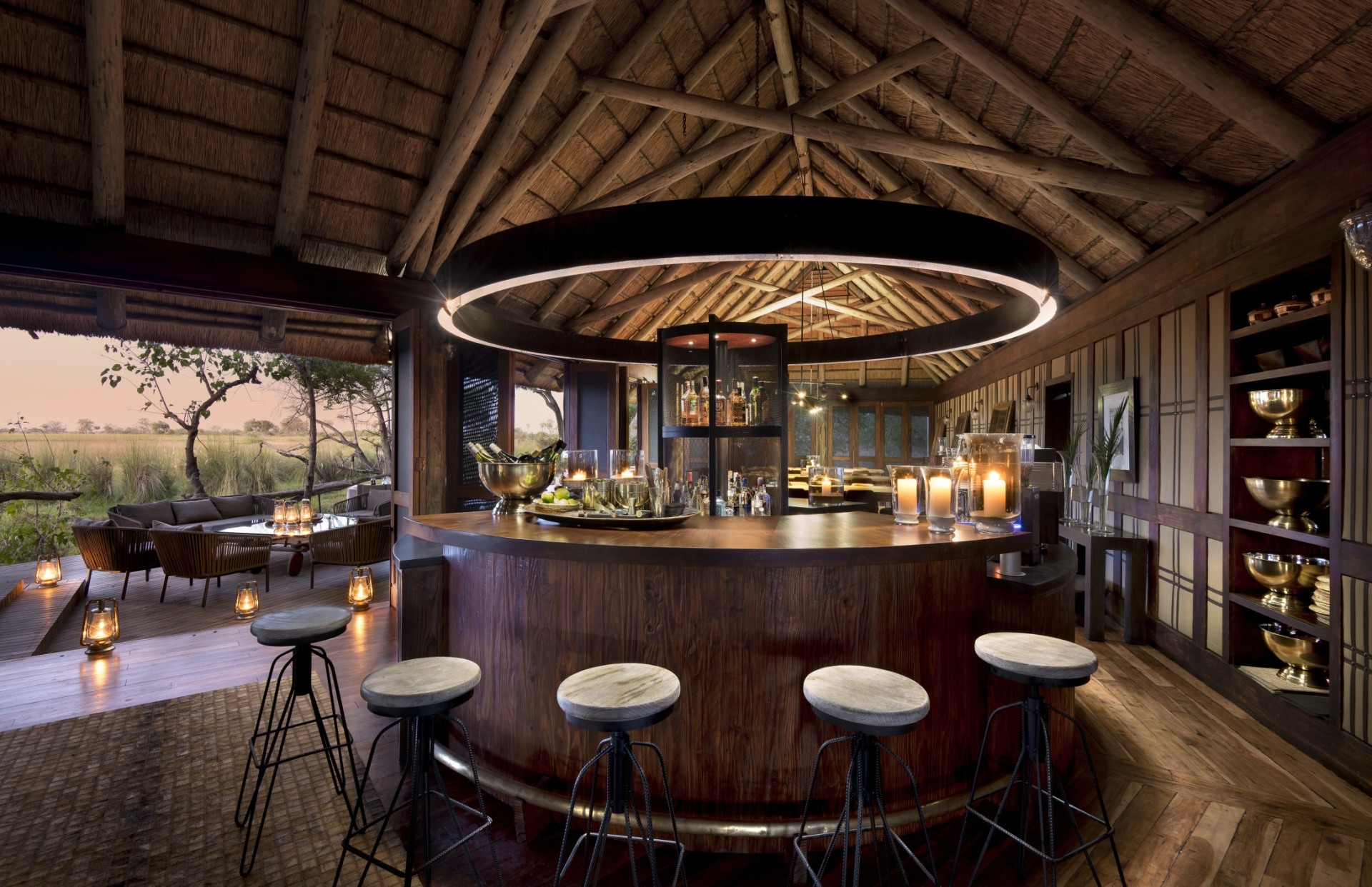 Barbereich des andBeyond Nxabega Okavango Tented Camp