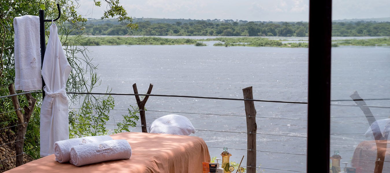 Massage mit Blick auf den Fluss in der Nile Safari Lodge