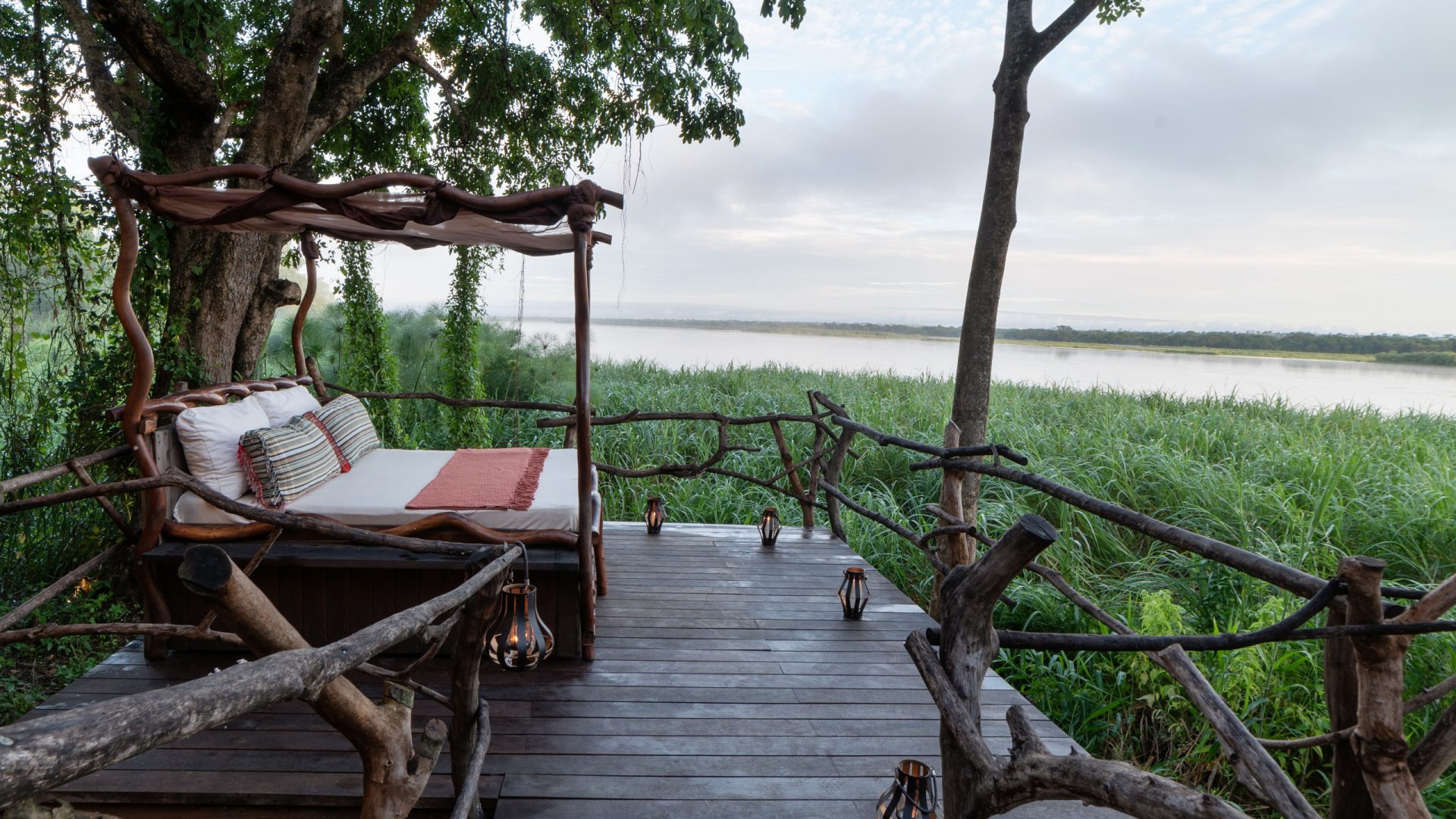 Outdoor Bett mit Blick auf die Sterne der Nile Safari Lodge