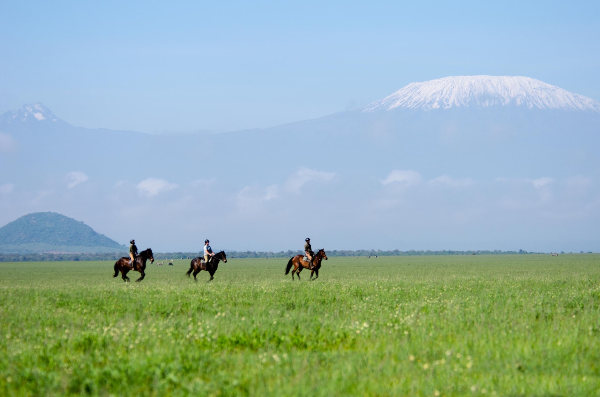 Reitsafari mit Blick auf den Kilimanjaro nahe der ol Donyo Lodge