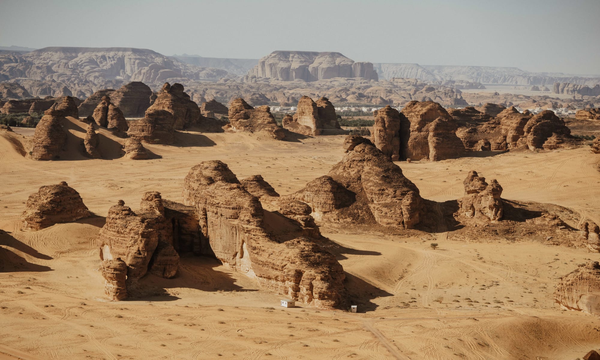 https://res.cloudinary.com/take-memories/images/f_auto%2Cdpr_auto%2Cq_auto%2Cw_2000%2Cc_fill%2Ch_1200/sm/eirwsqb0qp2yfddgxleu/rock-formations-desert-alula-ashar-tal-national-park