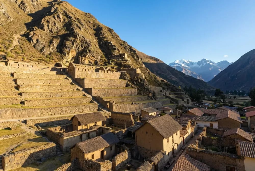 Die Inka-Festung von Ollantaytambo mit ihren mächtigen Terrassen im Heiligen Tal Perus