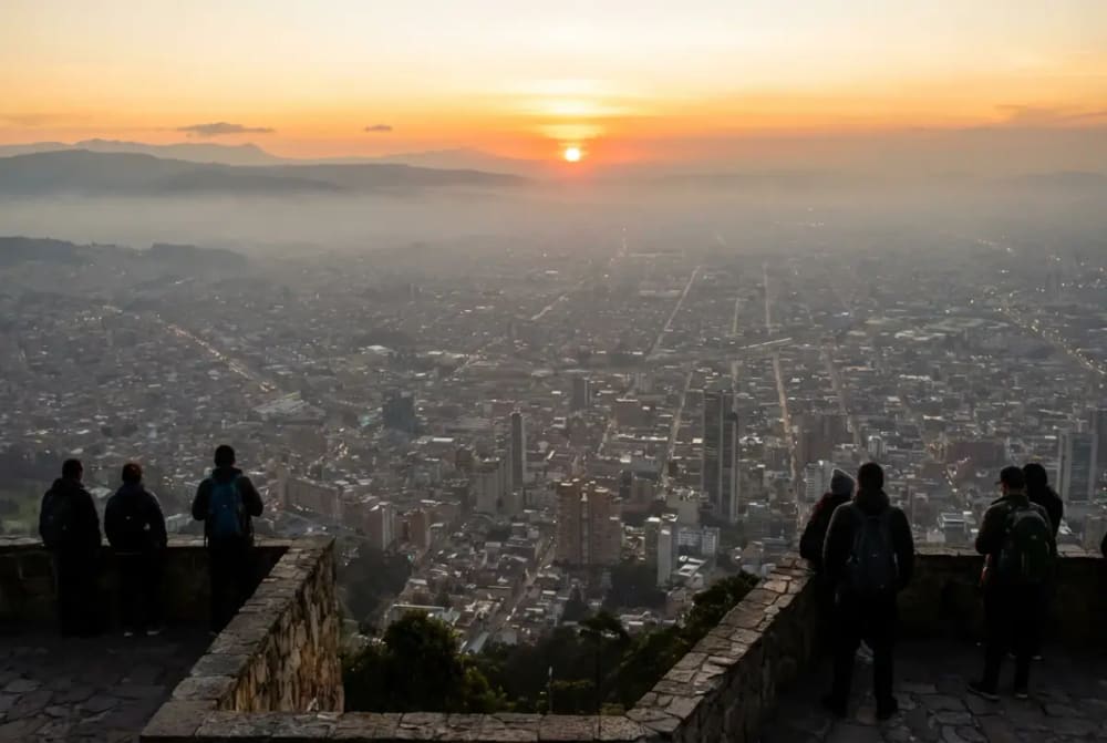 Bogotá Sightseeing vom Cerro Monserrate — Panoramablick über die Millionenstadt auf 3.152 Metern