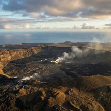 Panoramablick ueber den Sierra Negra Vulkankrater auf Isabela — zweitgroesste aktive Caldera der Welt, Galapagos-Inseln