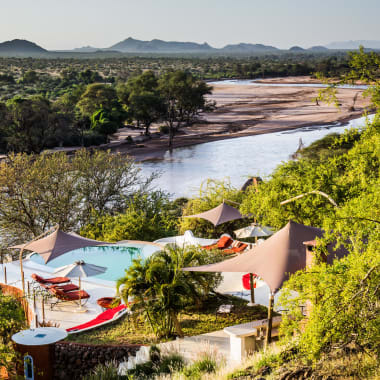 Blick über den Hauptbereich der Sasaab Lodge