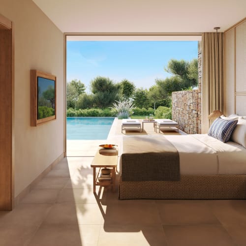 Luxushafte Schlafzimmer mit großen Glastüren, die zu einem privaten Pool und üppigem Grün im Außenbereich führen.