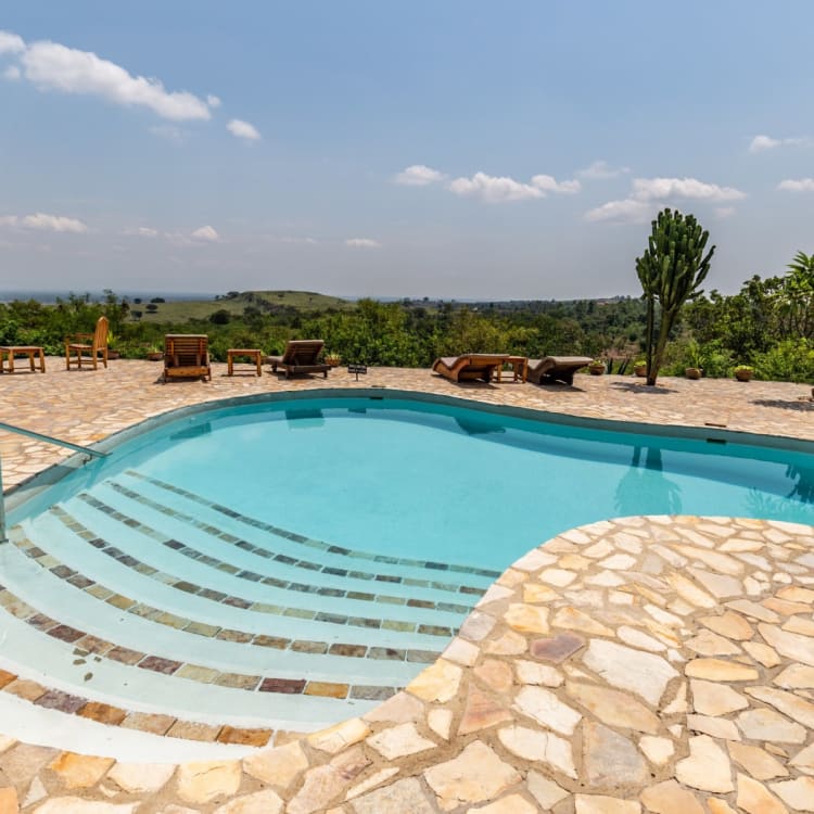 Swimmingpool der Kyambura Gorge Lodge