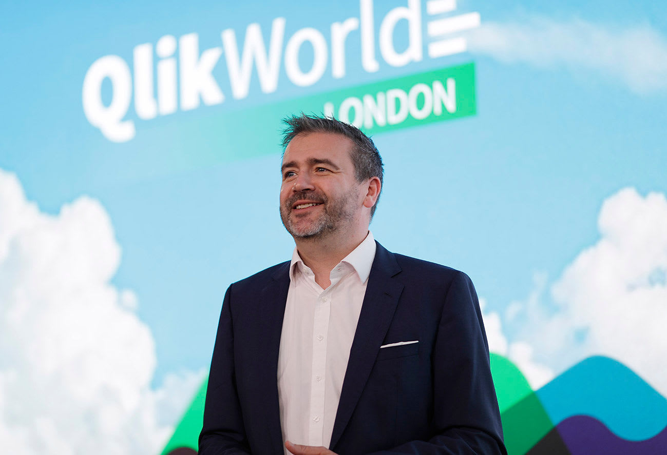 Photo of James Fisher on-stage at QlikWorld London