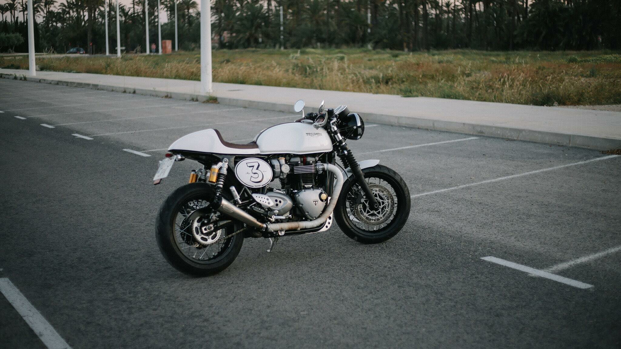 triumph thruxton 1200 cafe racer tamarit babieca