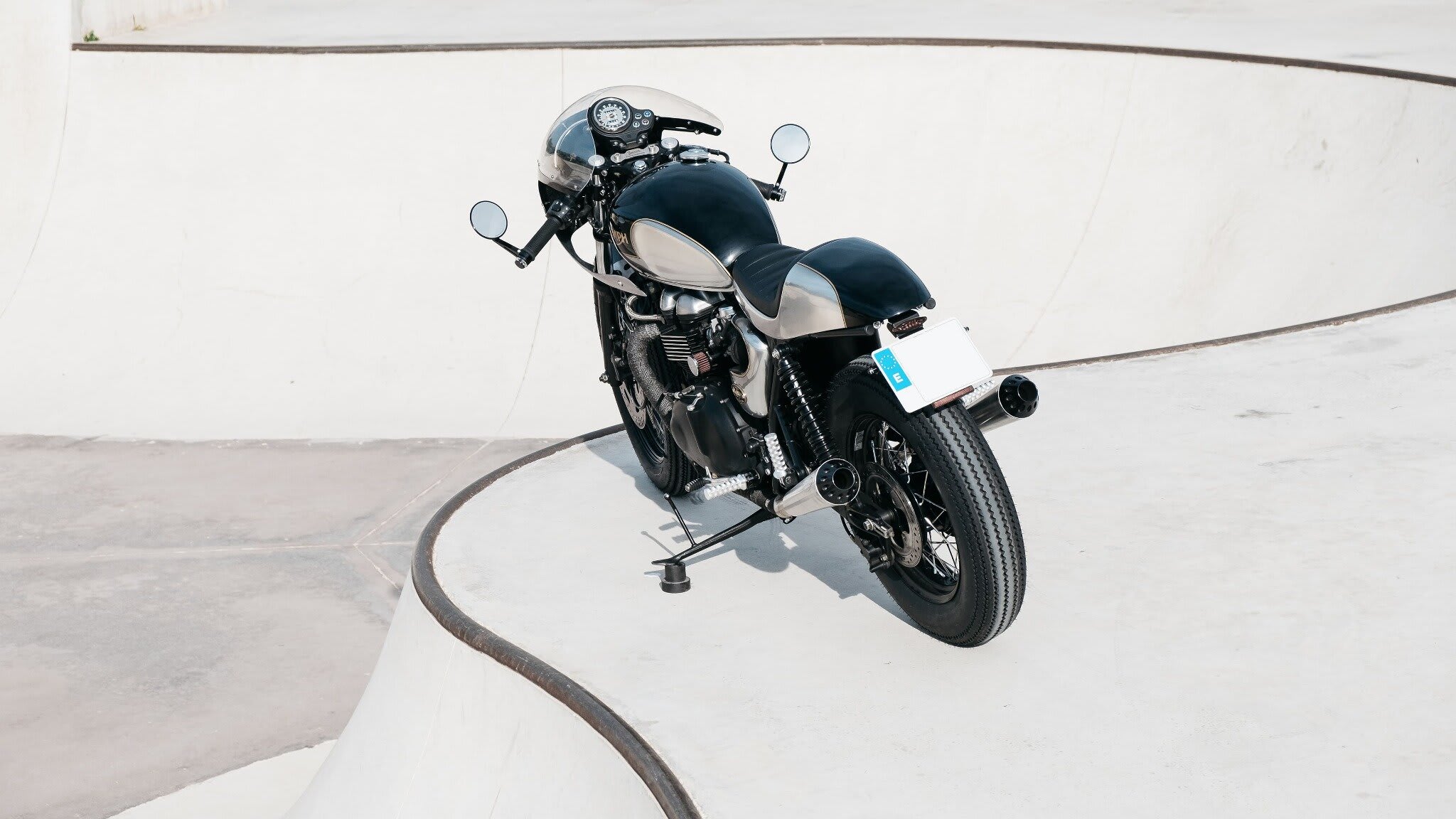 triumph bonneville t100 cafe racer blimburn