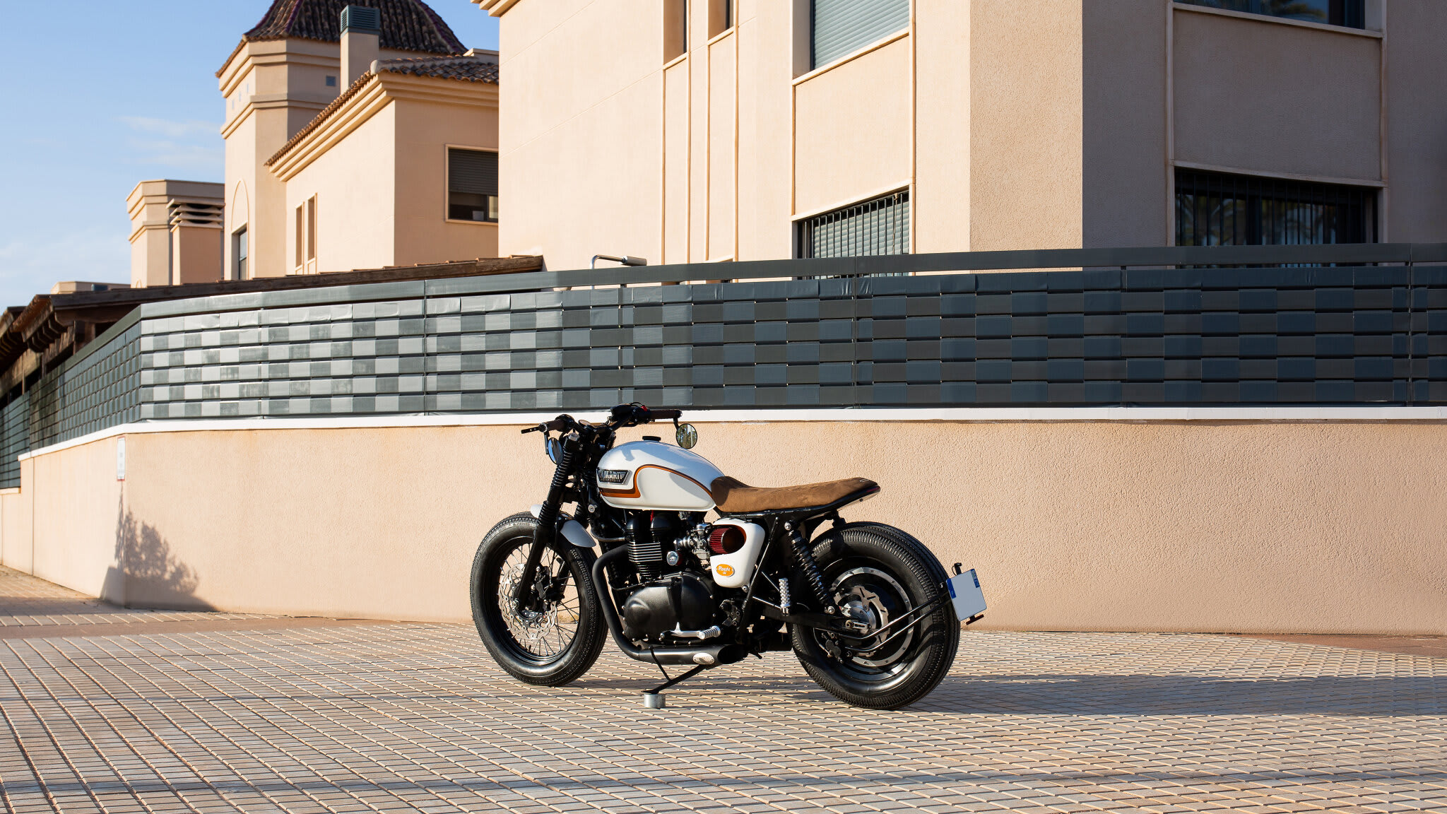 triumph thruxton 1200r cafe racer tamarit turXton