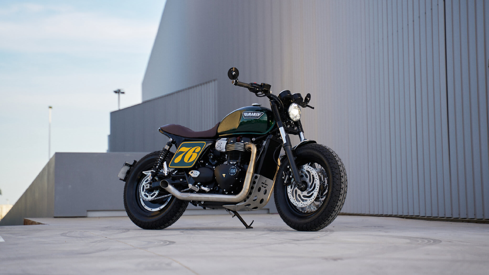 triumph bonneville t100 brat style tamarit doudbike