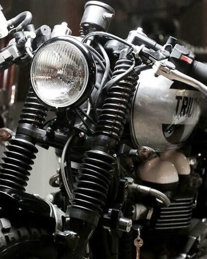 Tamarit bike number 20 | Black Moustache Thruxton in brushed