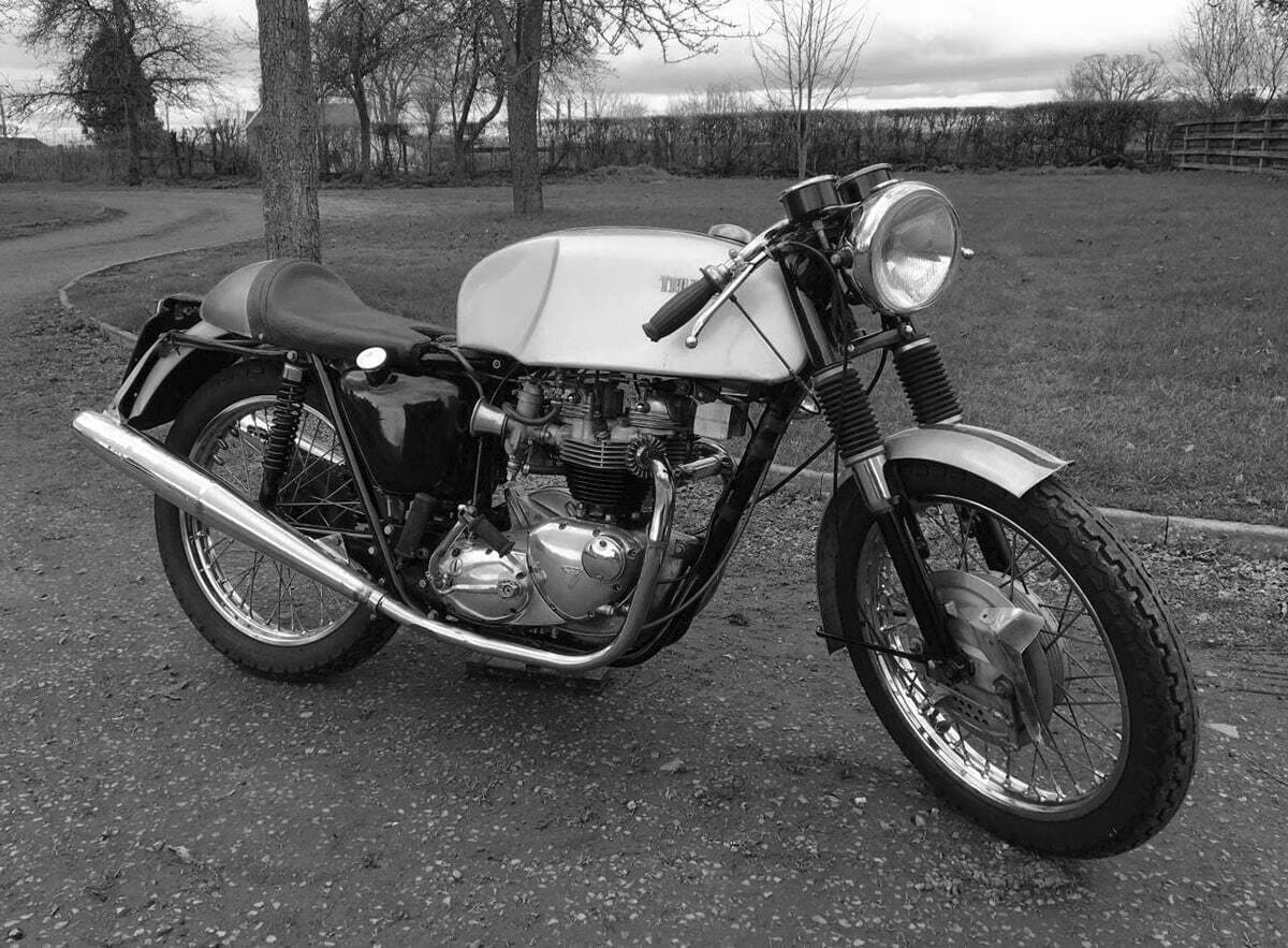 triumph thruxton