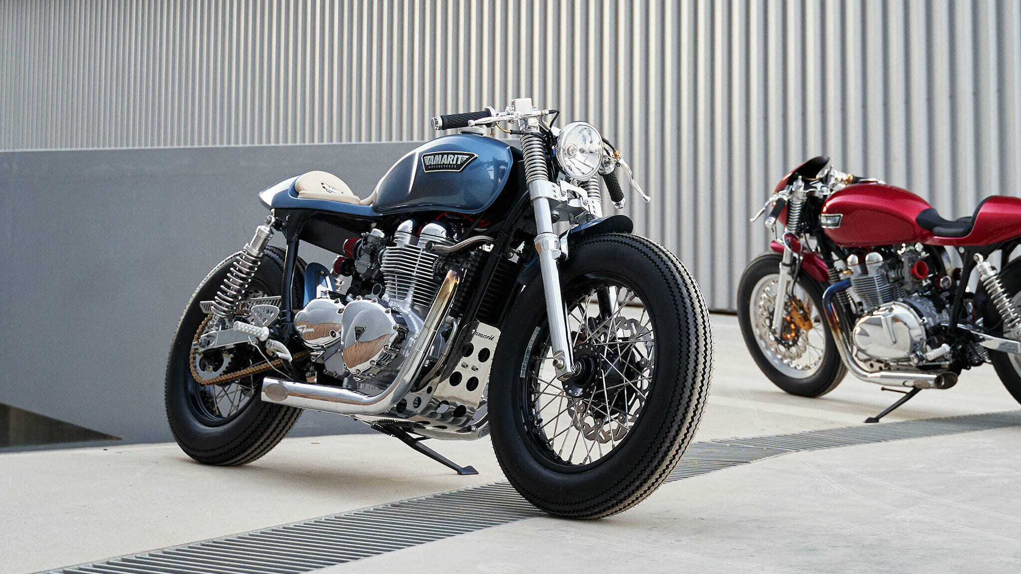 triumph thruxton 900 cafe racer gullwing