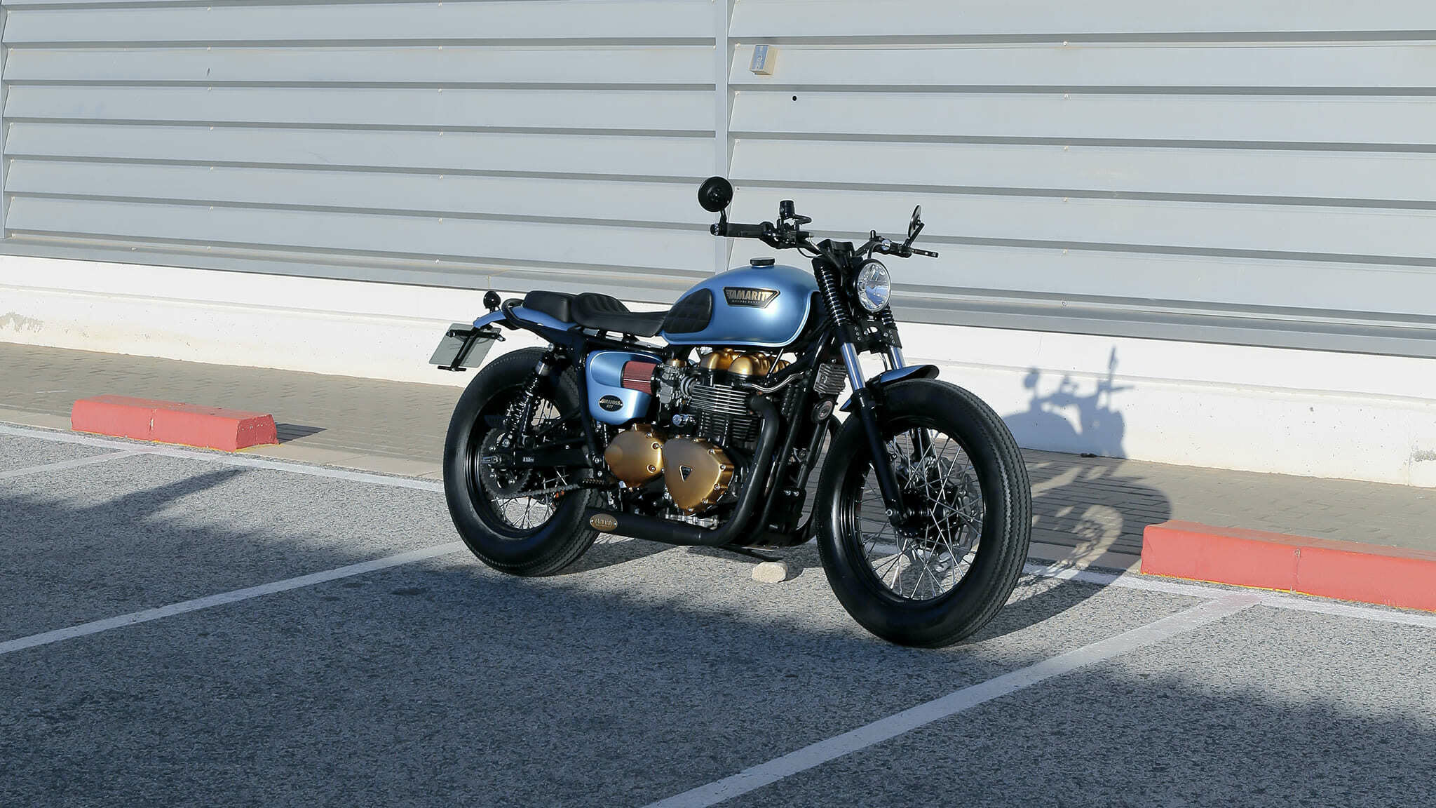 triumph bonneville 900 bratstyle tamarit gullfoss