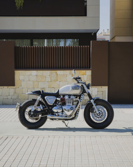 Triumph bonneville t120 sales fox shocks