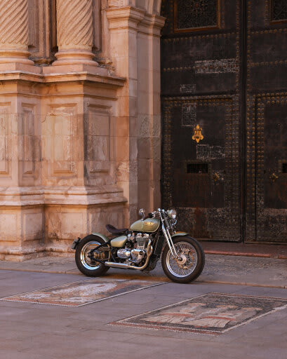 triumph bobber cafe racer tamarit karma