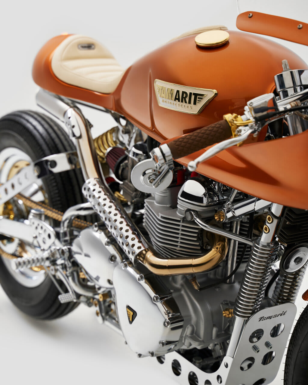 triumph thruxton 900 cafe racer tamarit helios