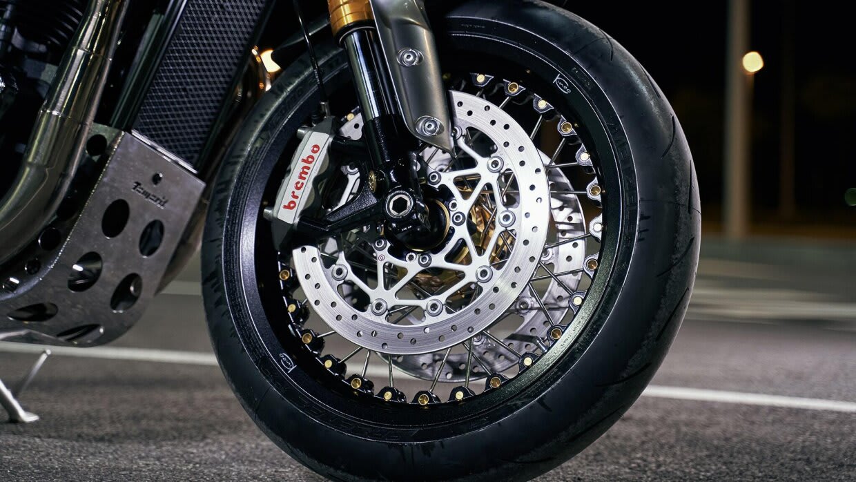 triumph thruxton r cafe racer tamarit dakota iglesias