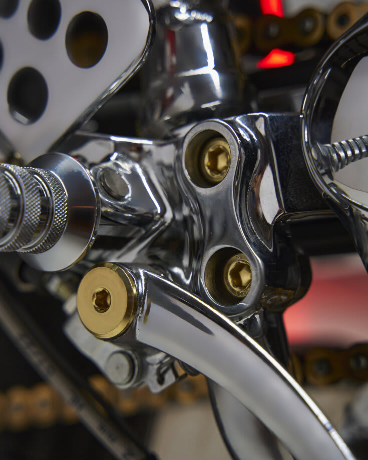 triumph thruxton 900 cafe racer thunderbird 1