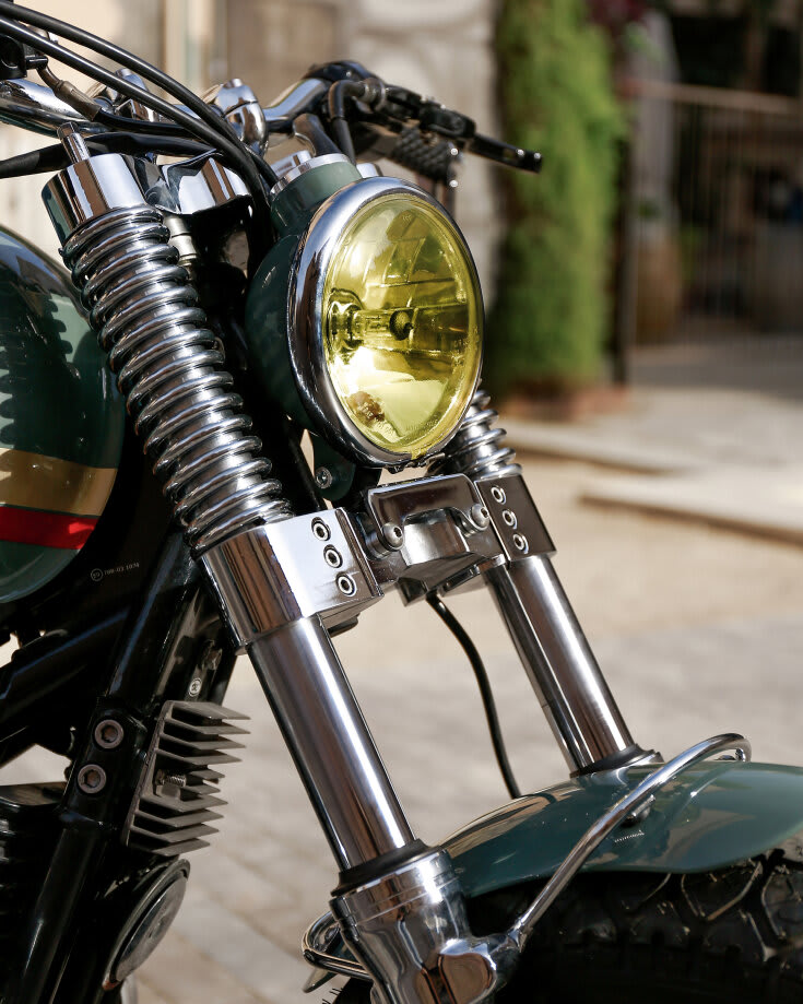triumph thruxton 900 brat style tamarit victory