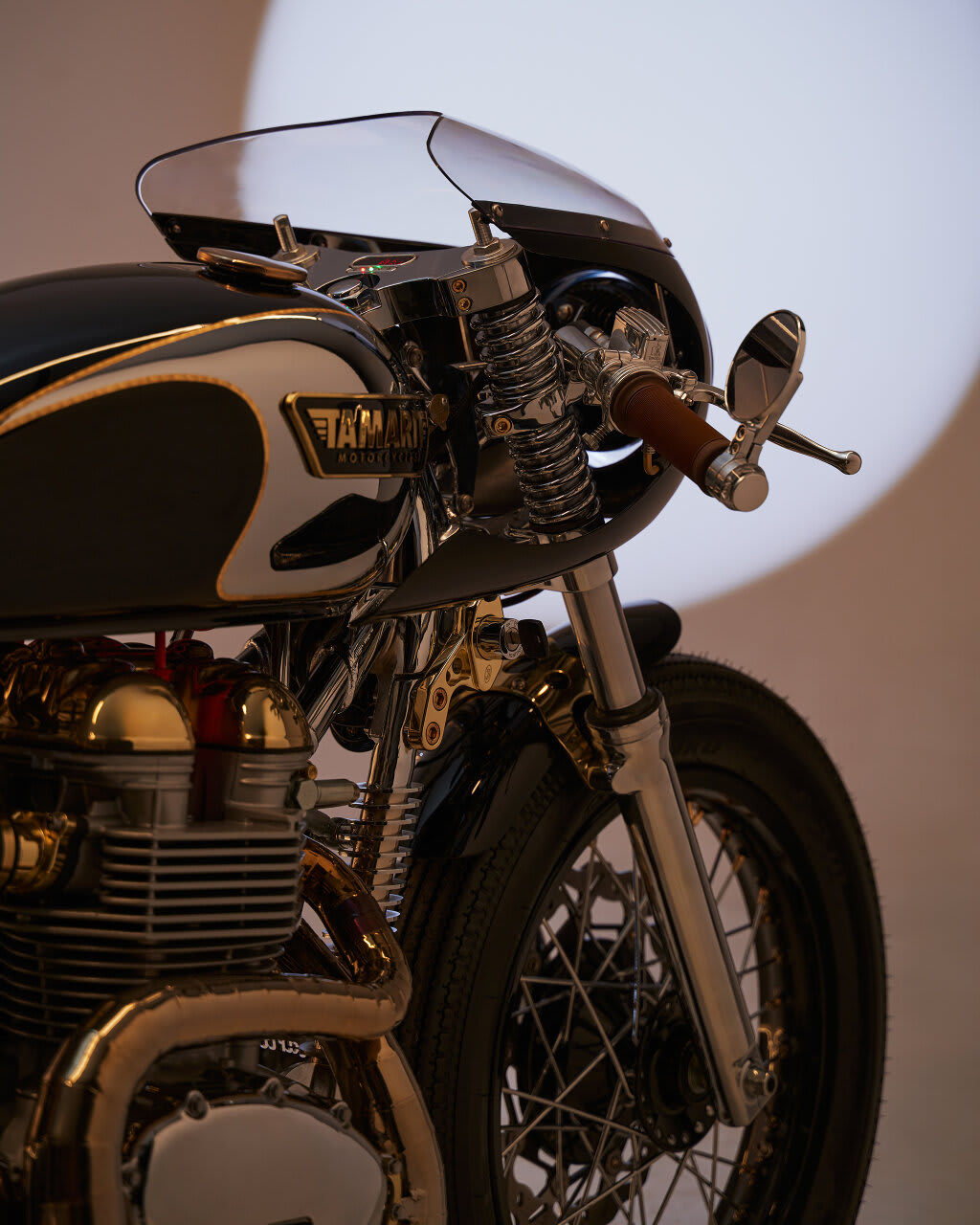 triumph thruxton 900 cafe racer tamarit thunderbird 1