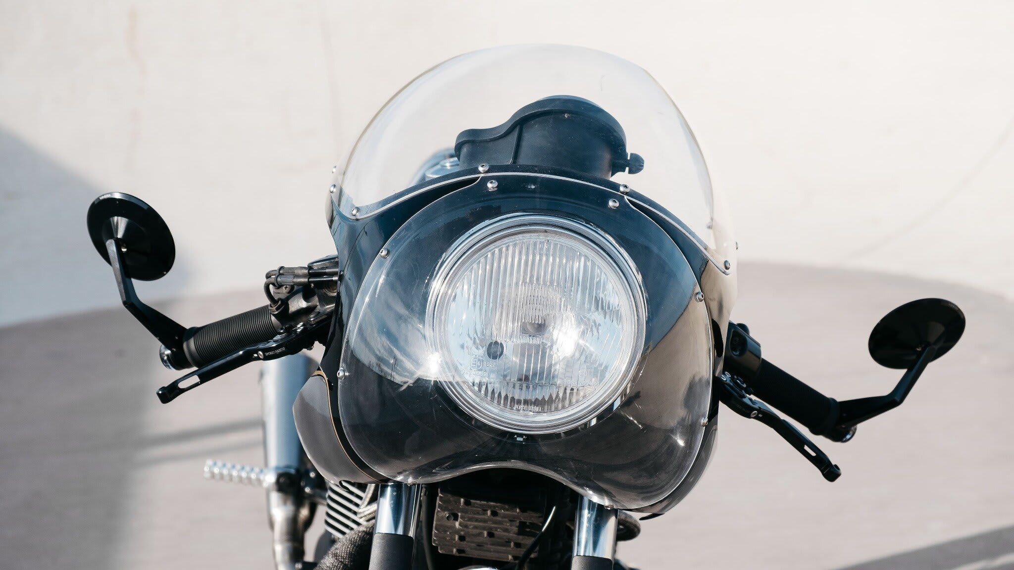 triumph bonneville t100 cafe racer blimburn