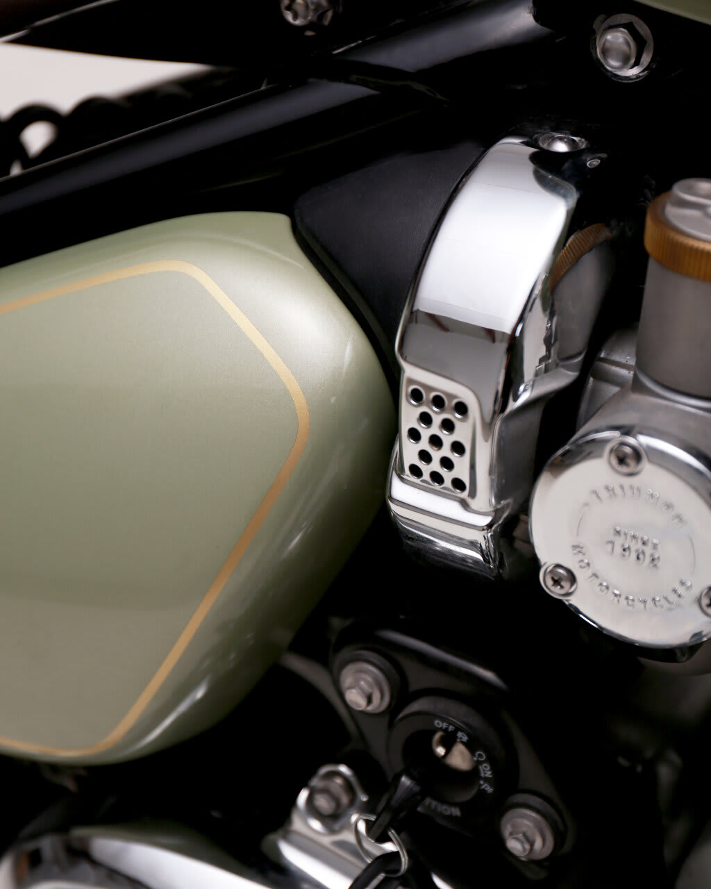 triumph thruxton 1200r cafe racer tamarit missile